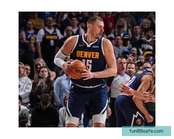 穆雷砍下赛季新高53分9记三分 约基奇23+21+19三双助掘金险胜独行侠