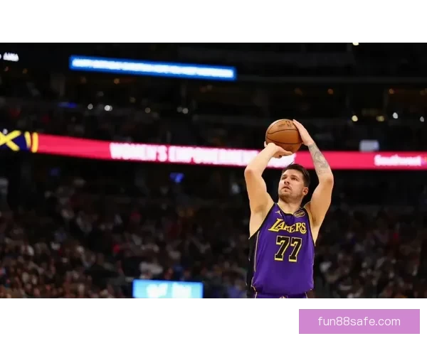 东契奇约翰逊荣膺月最佳文班连续三次摘最佳防守奖